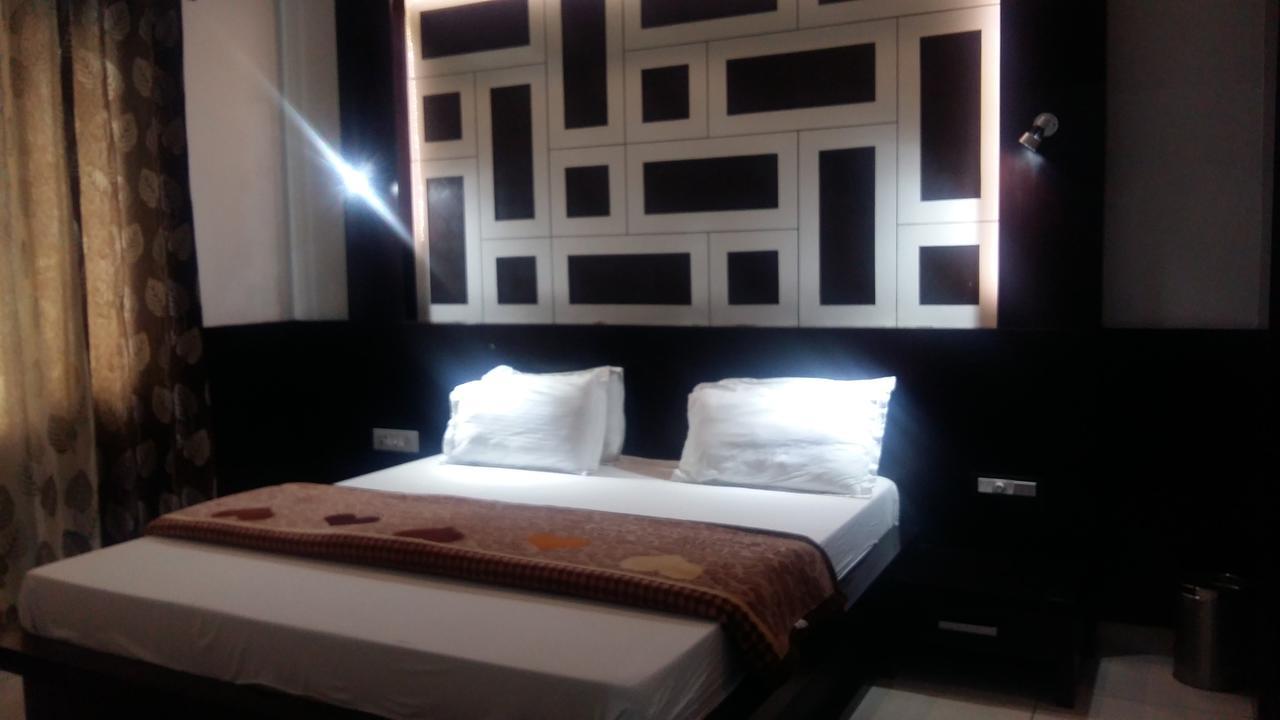 Hotel D2M Mānsa Exteriör bild