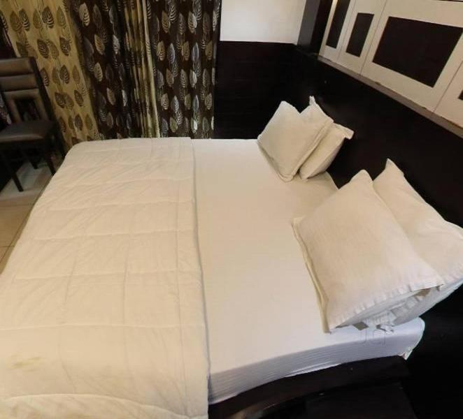 Hotel D2M Mānsa Exteriör bild